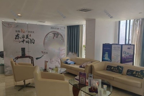 南宁爱思特整形候诊区.jpg 南宁爱思特整形候诊区.jpg
