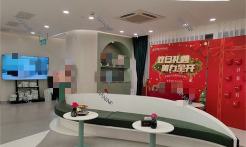 广州军美整形前厅休息区.jpg