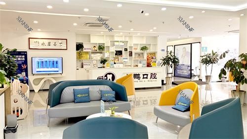 昆明长鹏口腔（拓东店）大厅休息区.jpg