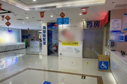 西安华厦眼科医院大厅.jpg