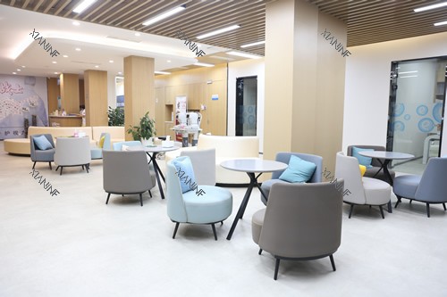 宁波太学眼科大厅休息区.jpg