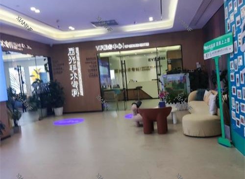 武汉爱尔眼科医院大厅环境.jpg