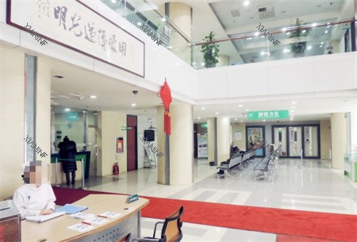 乌鲁木齐普瑞眼科医院大厅环境.jpg