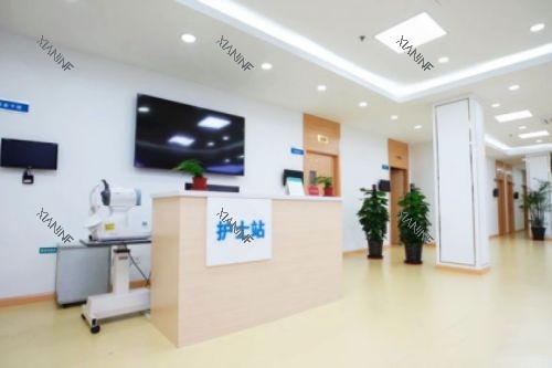 上海和平眼科医院护士站照片.jpg