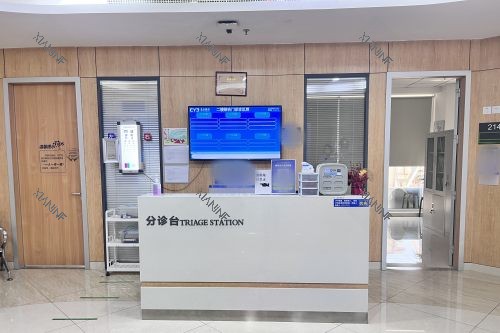 大连爱尔眼科医院二楼综合眼病门诊.jpg