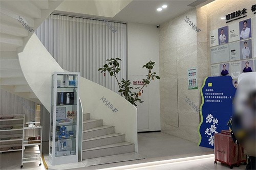 乐清齿逸口腔楼梯间.jpg