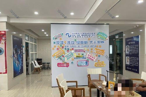 海口国爱近视治疗中心等候区.jpg