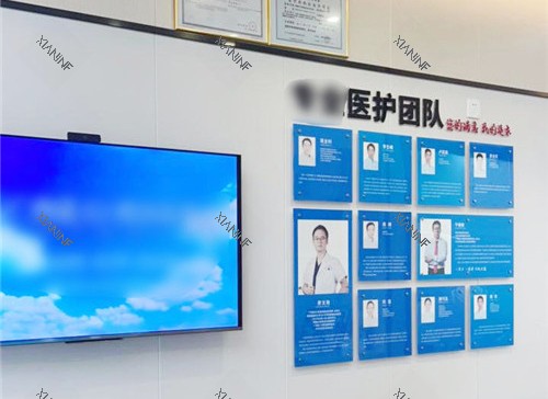 贵港蓝天口腔医院医生介绍墙.jpg