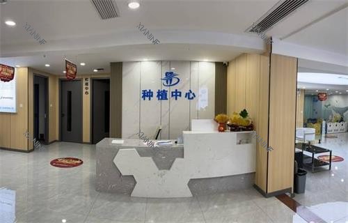 武汉华硕口腔大厅环境.png