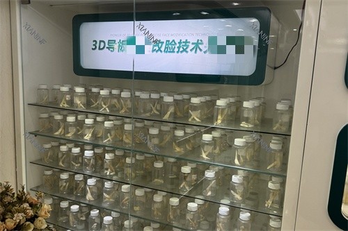 广州广大整形医院展示柜.JPG