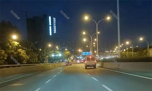 夜间开车视线不好.jpg