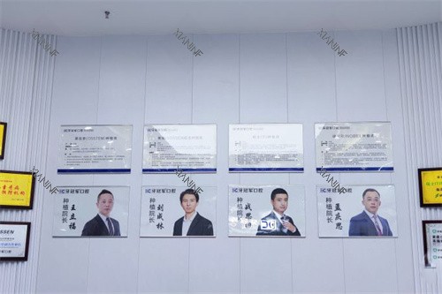 长春牙冠军口腔医生介绍墙.jpg
