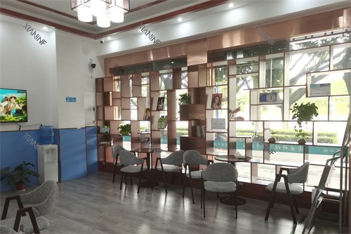 蒙自博爱口腔大厅休息区.jpg