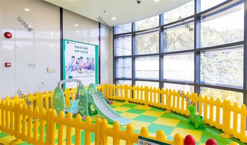 广州瑞华口腔海珠店儿童区.jpg